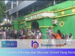 Merasa Kecewa, Ratusan Suporter Persega dan Morotai United Berhamburan di Luar Stadion Gelora Kie Raha Ternate