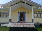Kantor Kecamatan Pulau Hiri Kota Ternate di Segel Oleh AMPUH