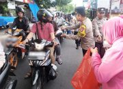 Berkah Ramadhan, Polsek Ternate Utara Bersama Ibu Bhayangkari Berbagi Takjil