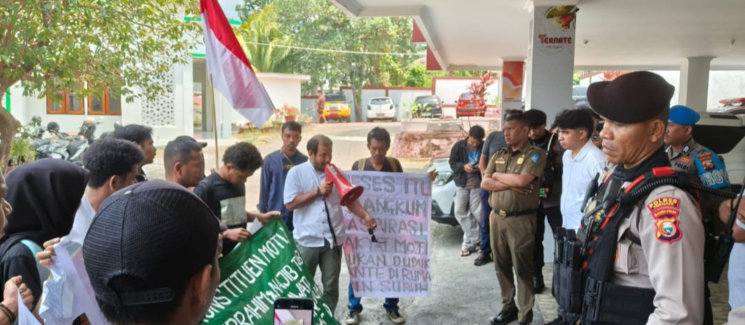 Polemik Reses Picu Kemarahan Warga Moti Serang DPRD Ternate