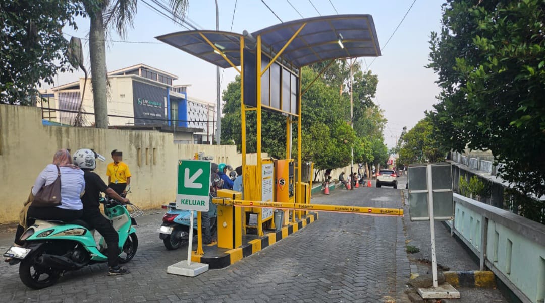 Jeritan Keluarga Pasien Terbebani Parkir RSUD Chasan Boesoirie